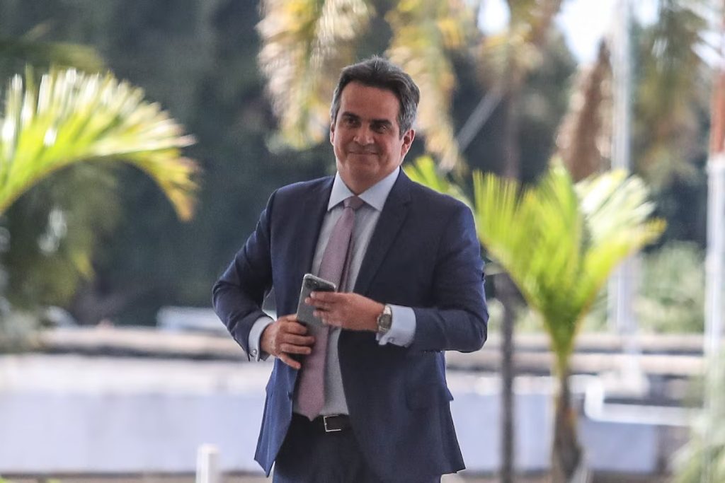 Líder do Centrão, Ciro Nogueira é alvo de ação da PF no caso Master