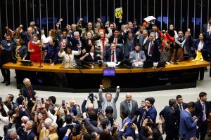 Fim da escala 6×1 avança na Câmara